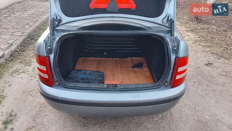 Седан Skoda Fabia 2004 в Херсоні