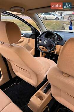 Хетчбек Skoda Fabia 2002 в 