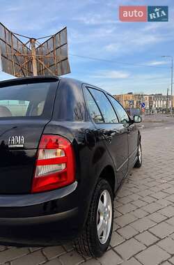 Хетчбек Skoda Fabia 2002 в 