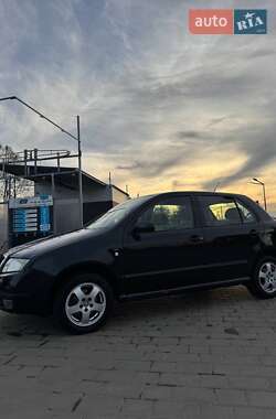 Хетчбек Skoda Fabia 2002 в 