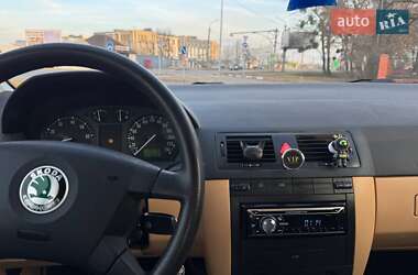 Хетчбек Skoda Fabia 2002 в 