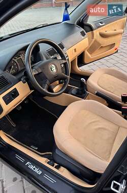 Хетчбек Skoda Fabia 2002 в 