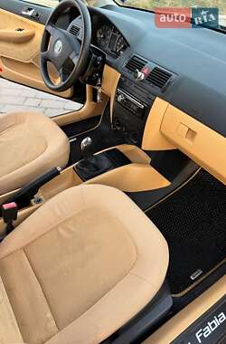 Хетчбек Skoda Fabia 2002 в 