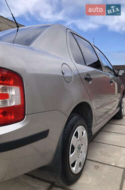 Хетчбек Skoda Fabia 2008 в 