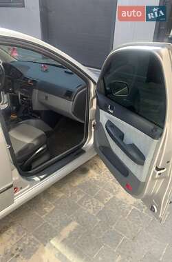 Седан Skoda Fabia 2002 в 