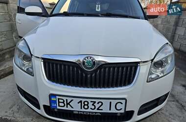 Хетчбек Skoda Fabia 2010 в Рівному