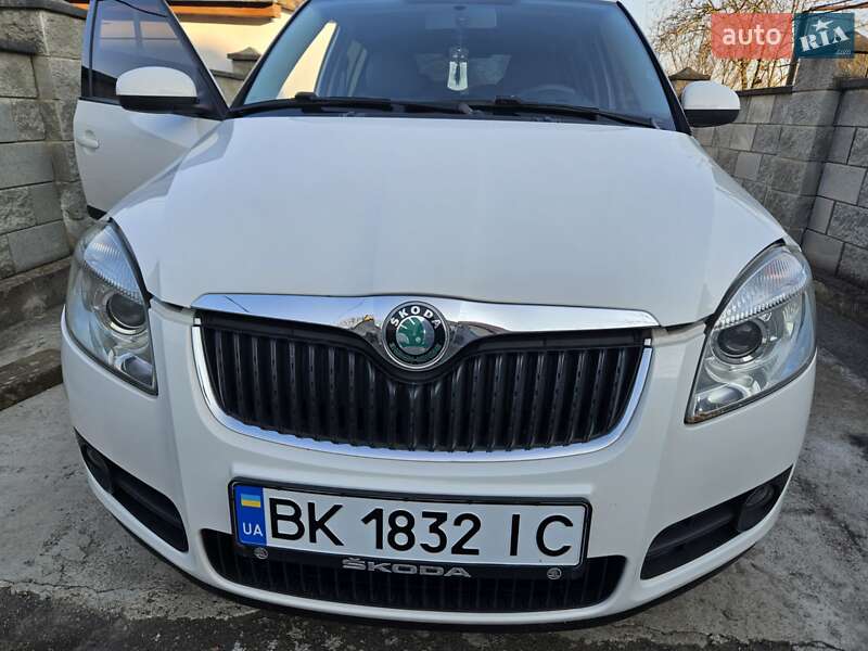 Хетчбек Skoda Fabia 2010 в Рівному
