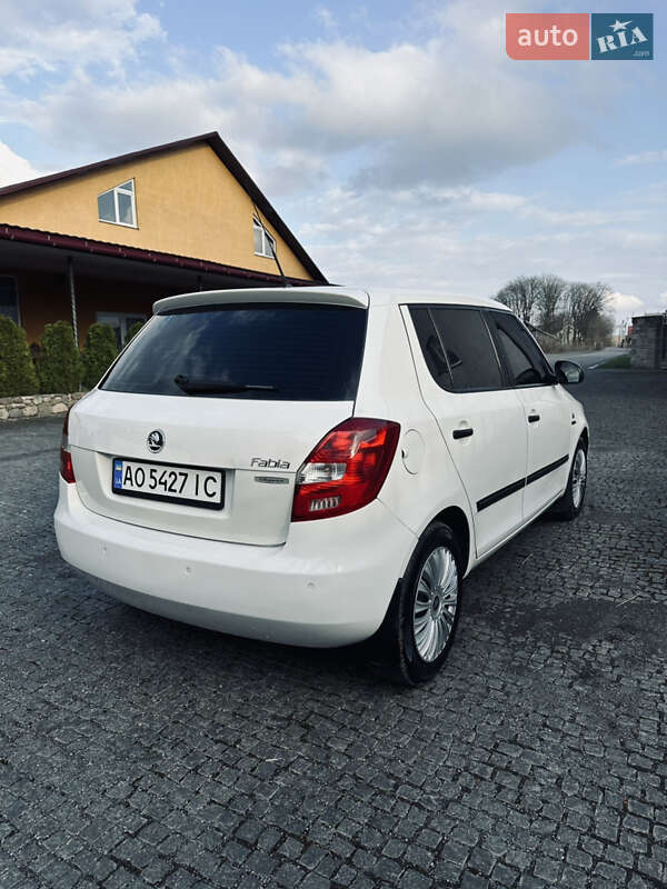 Хетчбек Skoda Fabia 2010 в Хусті