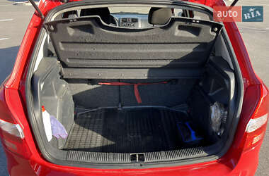Хэтчбек Skoda Fabia 2010 в 