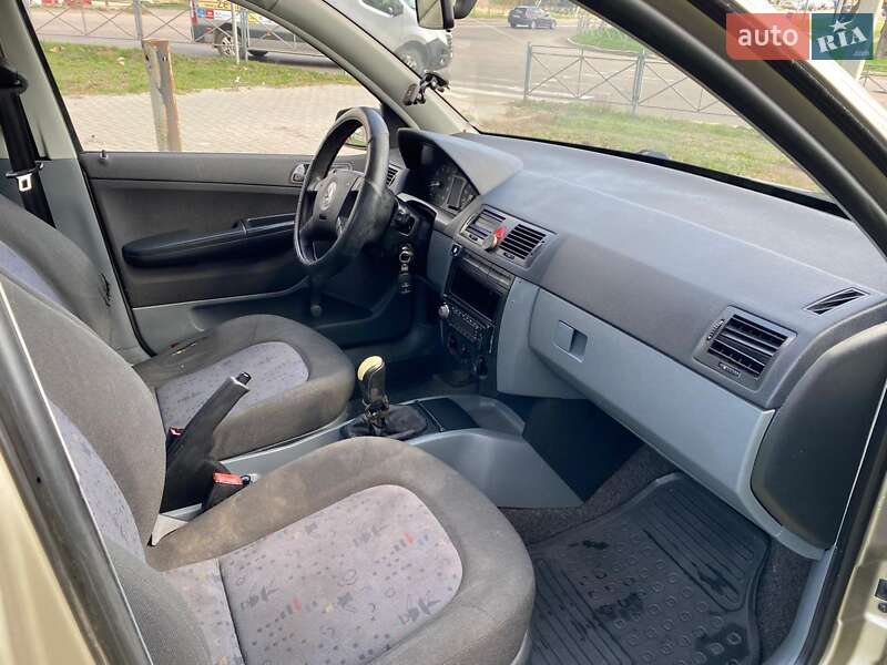 Седан Skoda Fabia 2004 в Николаеве