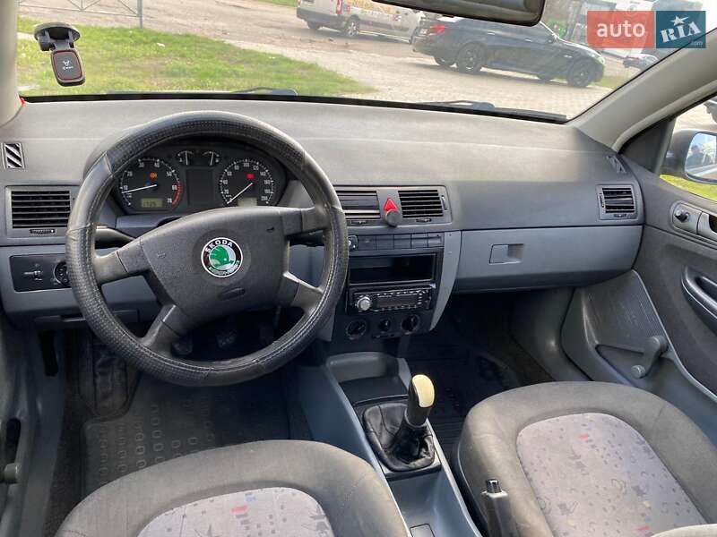 Седан Skoda Fabia 2004 в Николаеве