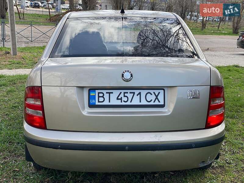 Седан Skoda Fabia 2004 в Николаеве
