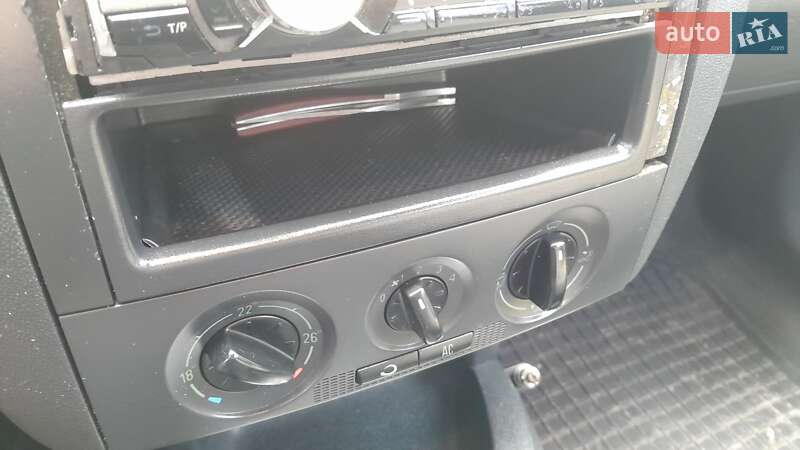 Седан Skoda Fabia 2002 в Рожнятові