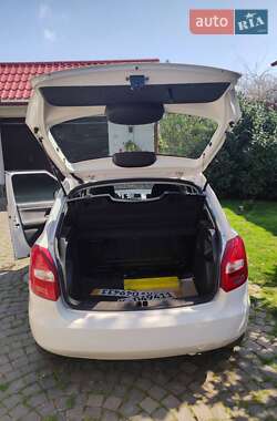 Хэтчбек Skoda Fabia 2010 в 