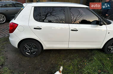 Хэтчбек Skoda Fabia 2012 в 