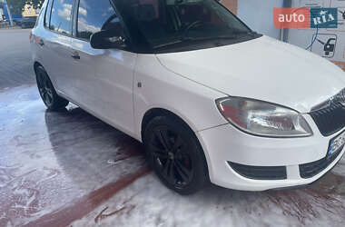 Хэтчбек Skoda Fabia 2012 в 