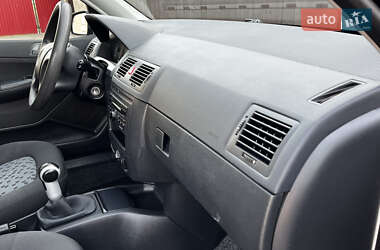 Хэтчбек Skoda Fabia 2006 в 