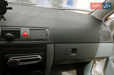Седан Skoda Fabia 2003 в 