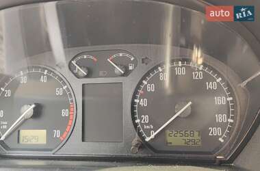 Хэтчбек Skoda Fabia 2002 в 