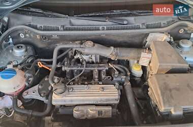 Седан Skoda Fabia 2002 в 