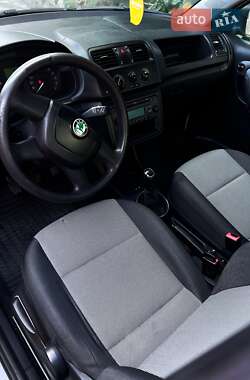 Хэтчбек Skoda Fabia 2012 в 