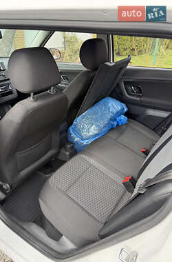 Хэтчбек Skoda Fabia 2011 в 