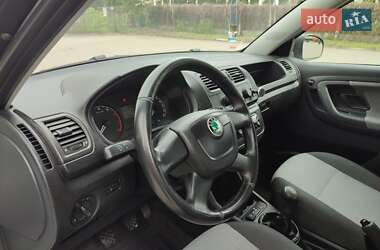 Хэтчбек Skoda Fabia 2010 в 