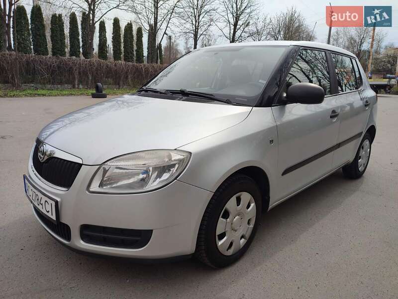 Хэтчбек Skoda Fabia 2010 в 