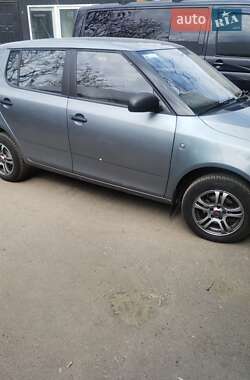 Хэтчбек Skoda Fabia 2012 в 