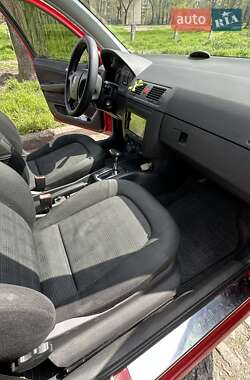 Хетчбек Skoda Fabia 2006 в 