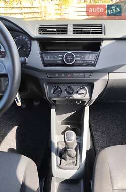 Хетчбек Skoda Fabia 2015 в 