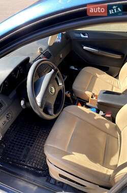 Хэтчбек Skoda Fabia 2003 в 