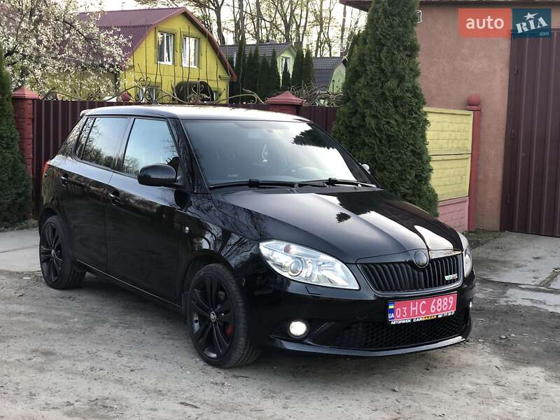 Хэтчбек Skoda Fabia 2011 в 