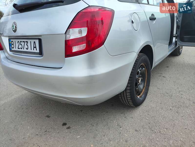 Універсал Skoda Fabia 2011 в Полтаві