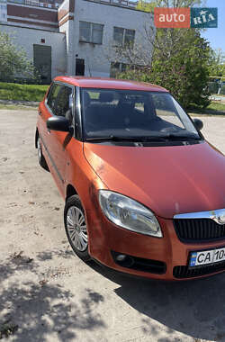 Хэтчбек Skoda Fabia 2008 в 