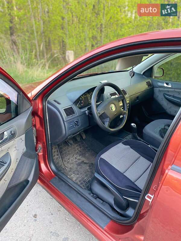 Хэтчбек Skoda Fabia 2003 в Чернигове