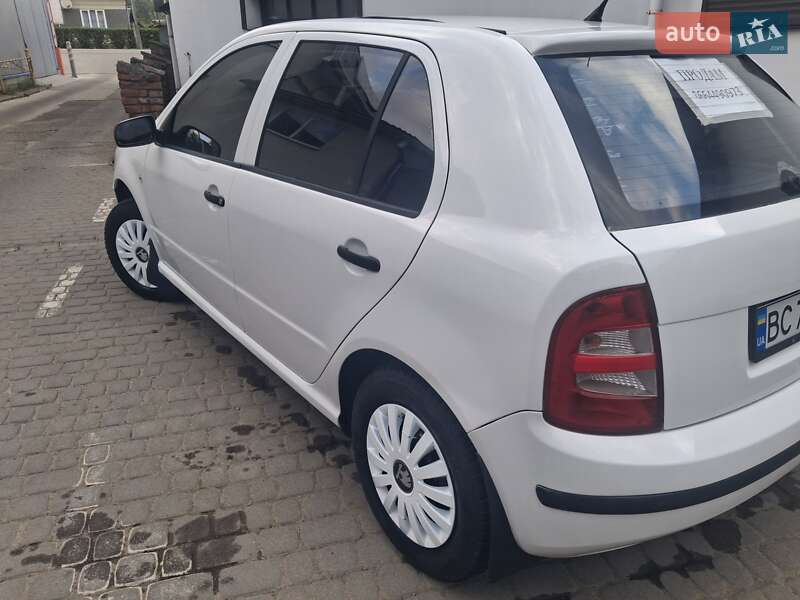 Хэтчбек Skoda Fabia 2002 в Долине