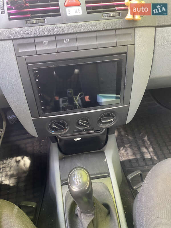 Хэтчбек Skoda Fabia 2002 в Киеве