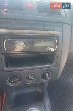 Хэтчбек Skoda Fabia 2004 в 