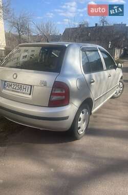 Хэтчбек Skoda Fabia 2004 в 