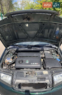 Седан Skoda Fabia 2003 в 