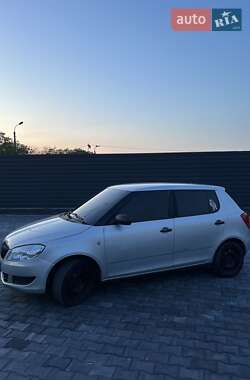 Хетчбек Skoda Fabia 2011 в 