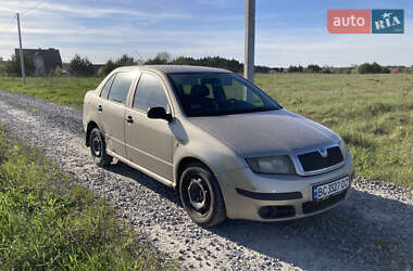 Седан Skoda Fabia 2004 в 