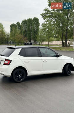 Хэтчбек Skoda Fabia 2015 в 