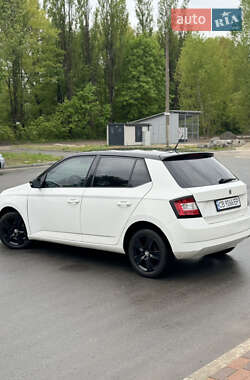 Хэтчбек Skoda Fabia 2015 в 