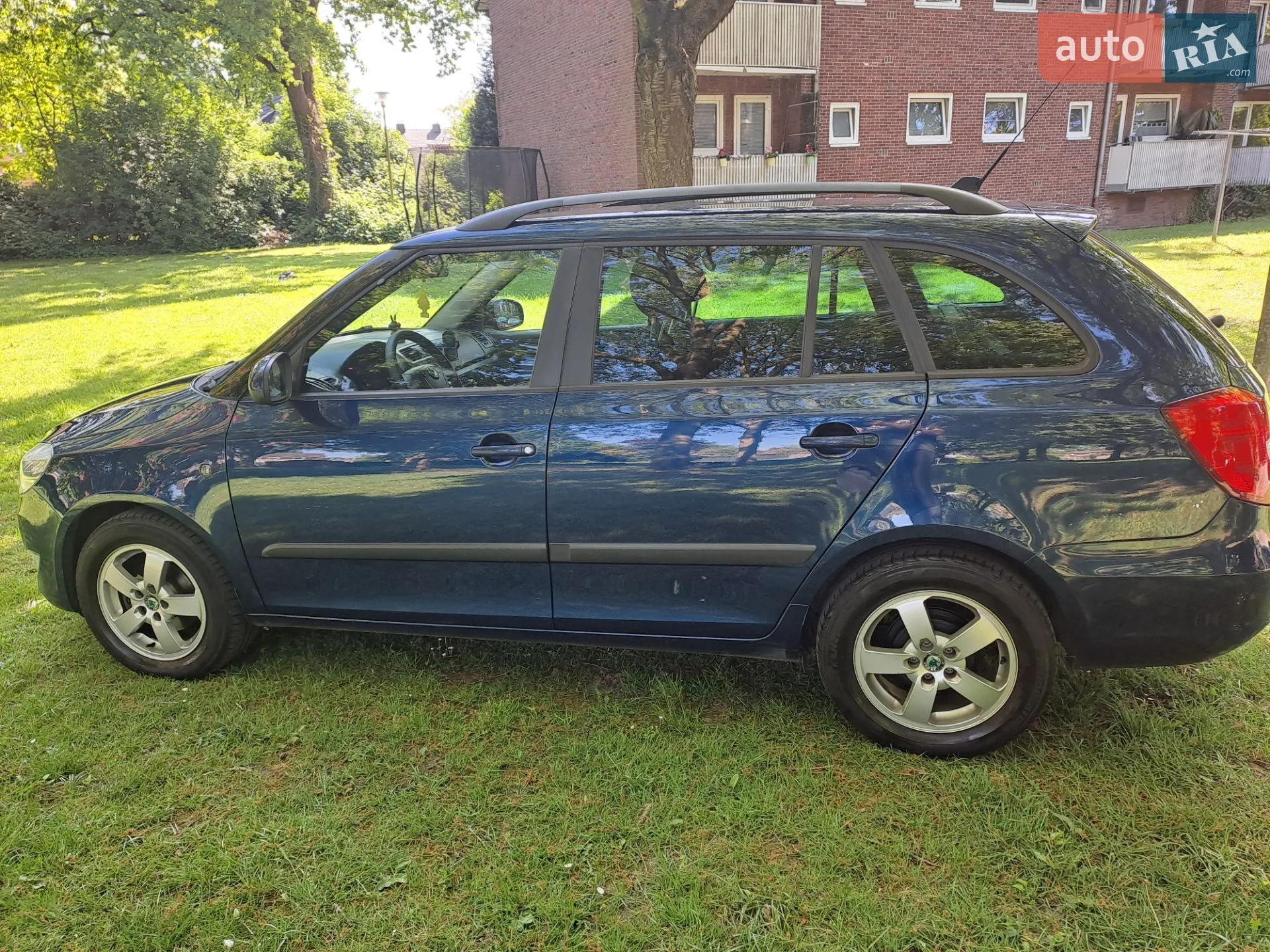 2010 Skoda Fabia - мініатюра 2