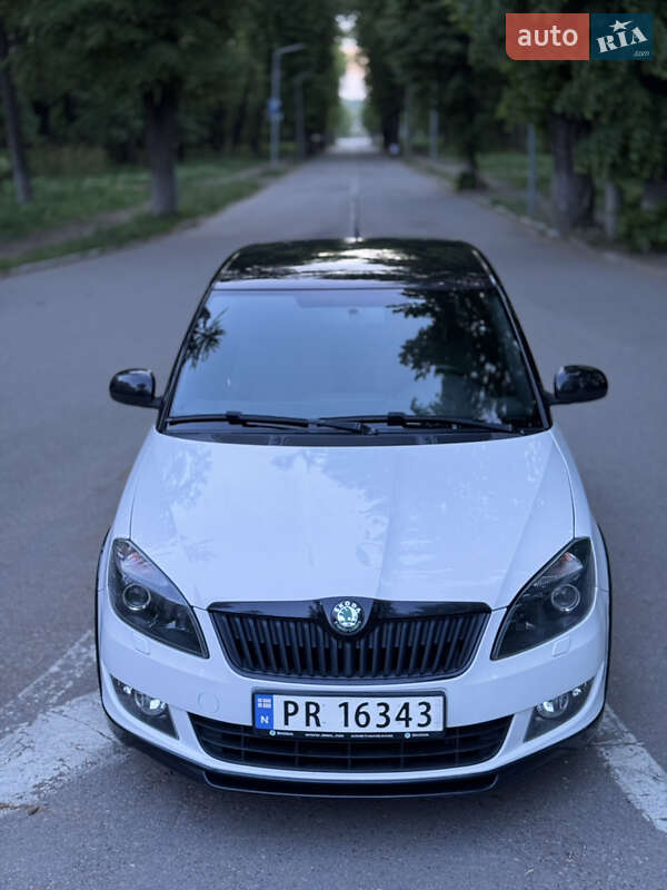 Хэтчбек Skoda Fabia 2012 в 