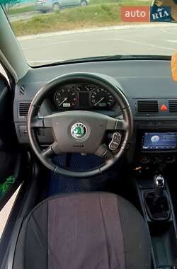Седан Skoda Fabia 2002 в 
