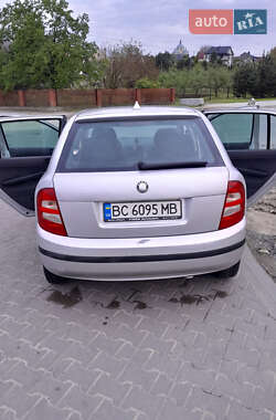 Хэтчбек Skoda Fabia 2002 в 
