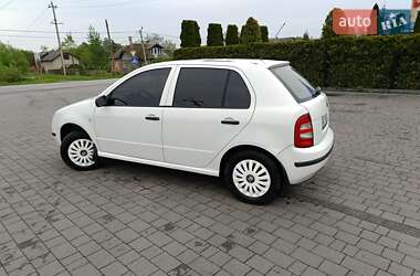Хетчбек Skoda Fabia 2002 в 